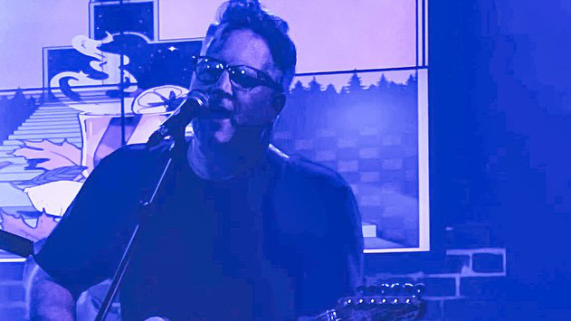 James Gray performing at Queens Nightclub